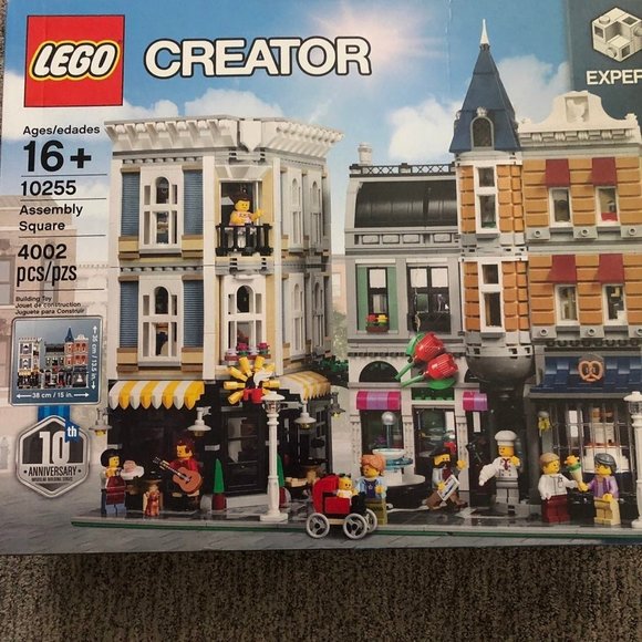 Lego Creator Assembly Square 10255 - Picture 1 of 1